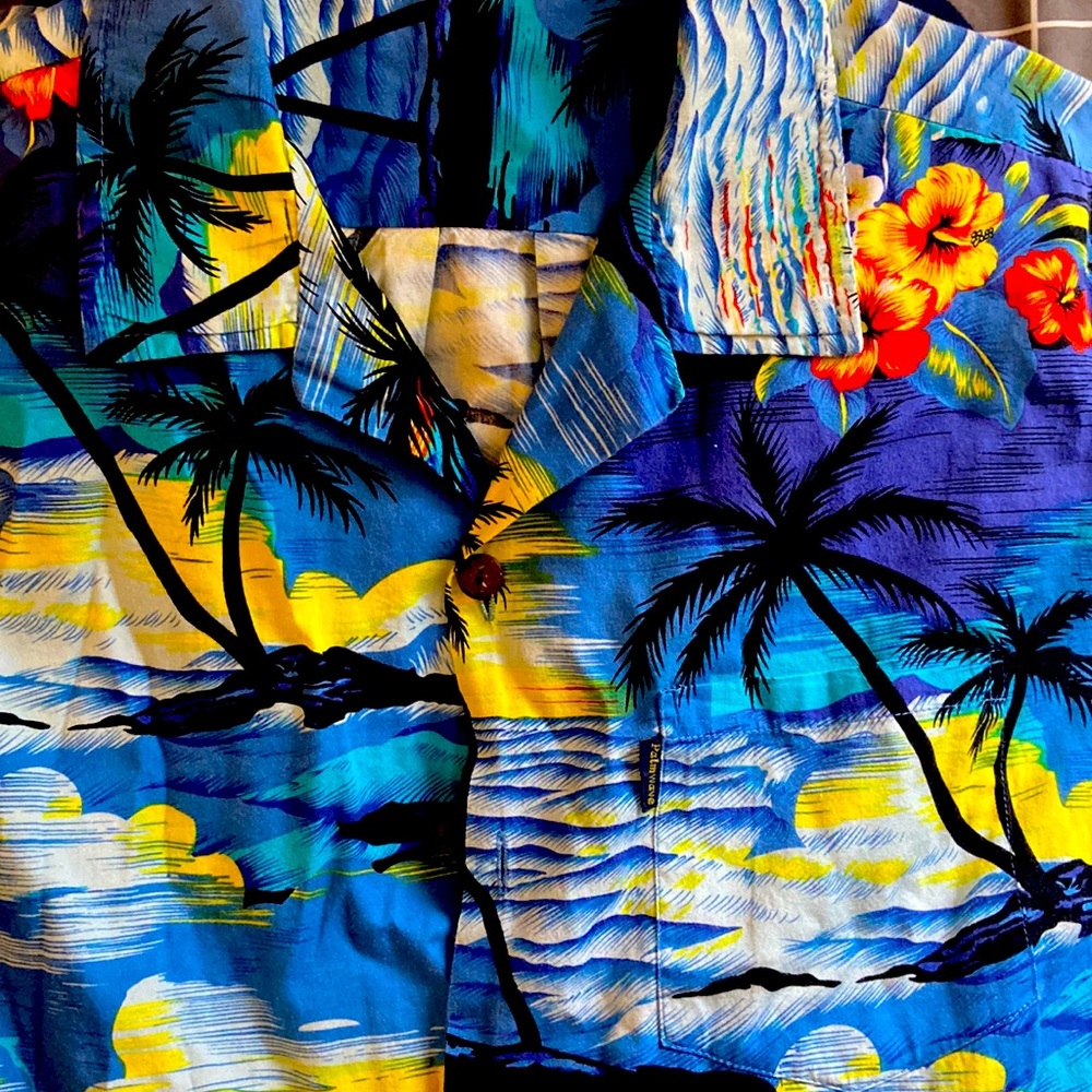 “ISLAND BOY” PALMWAVE Hawaiian Shirt with Coconut buttons. (M)